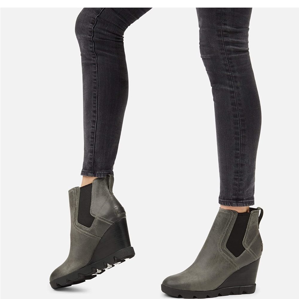 Sorel grey and black Wedge Chelsea Ankle Boots EUC
